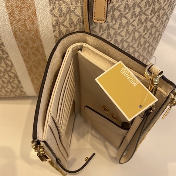 Michael Kors Jet Set Travel Large Double Zip Wristlet Wallet Light Cream Leather - Picture 10 of 16